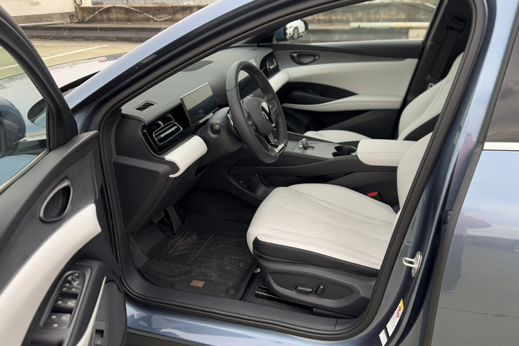 比亚迪 海豹06新能源 2025款 DM-i 智驾版 120KM尊享型中控内饰7002