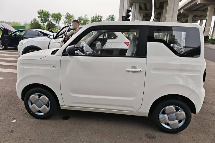 吉利银河 熊猫 2025款 210km 元气熊车身外观6003