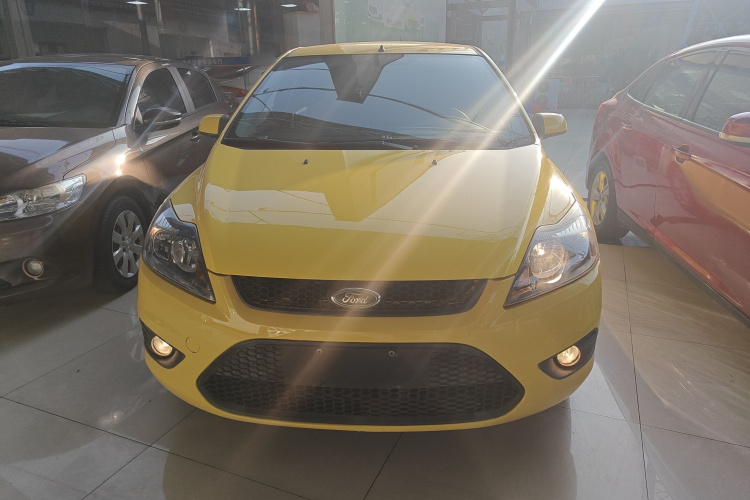 福特 福克斯 2013款 两厢经典 1.8L 自动基本型车身外观2