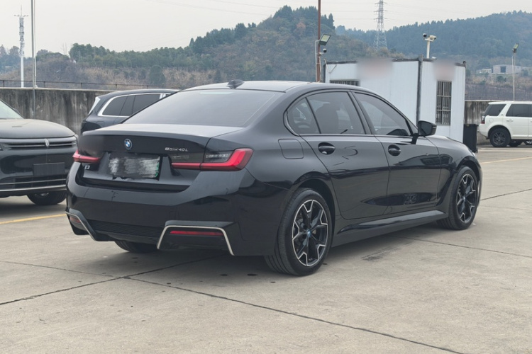 宝马i3 2023款 eDrive 40 L 曜夜套装车身外观6005