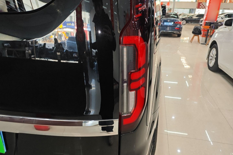 钧天黑武士Youth 2023款 2.0T 汽油标配版车身外观6006