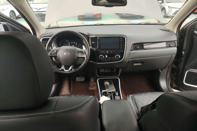 三菱 欧蓝德 2020款 2.4L 四驱致享版 5座中控内饰12