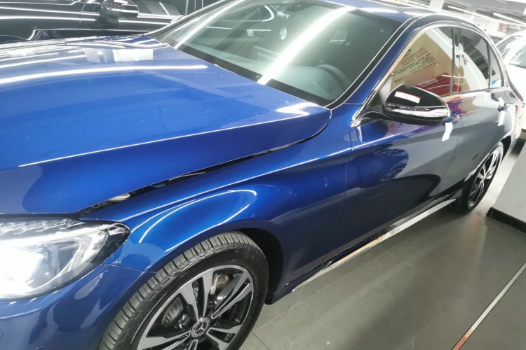 奔驰C级 2018款 C 200 运动版车身外观4