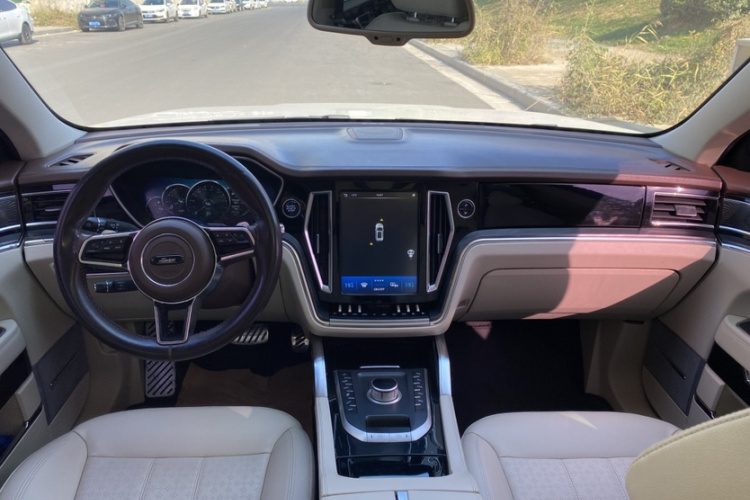 众泰T700 2017款 1.8T 双离合尊贵型中控内饰7003