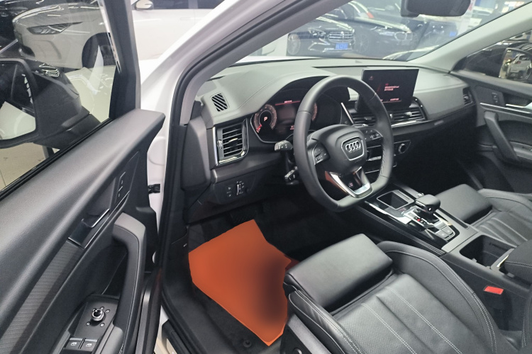 奥迪Q5L 2022款 40T 时尚动感型中控内饰7003