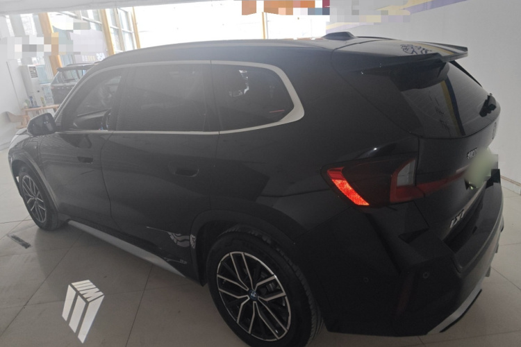 宝马iX1 2023款 eDrive25L M运动套装车身外观4