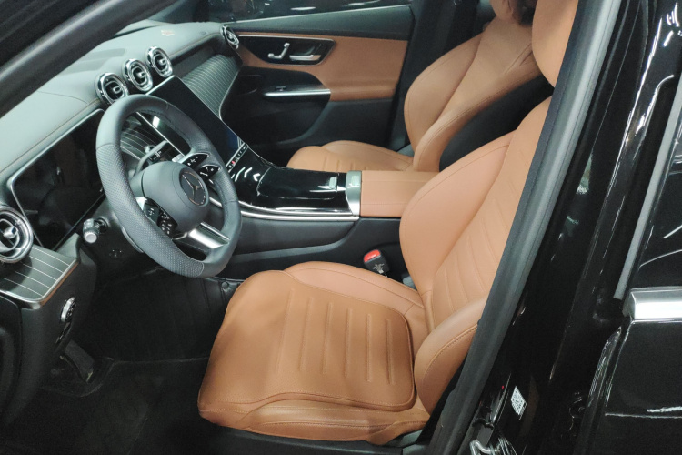 奔驰GLC 2024款  改款 GLC 260 L 4MATIC 豪华型 5座中控内饰19