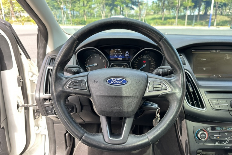 福特 福克斯 2015款 两厢 EcoBoost 180 自动精英型局部细节13