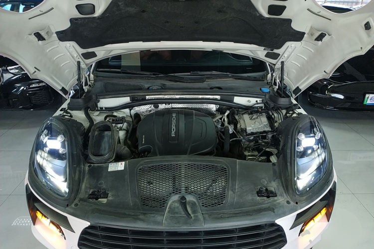 保时捷 2021款 Macan 2.0T机舱底盘24