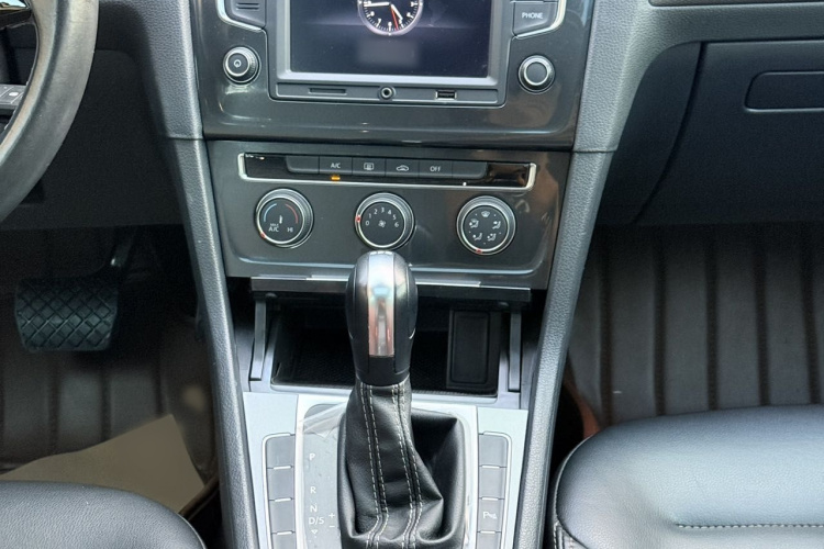 大众 高尔夫 2017款 230TSI 自动舒适百万辆纪念版中控内饰7005