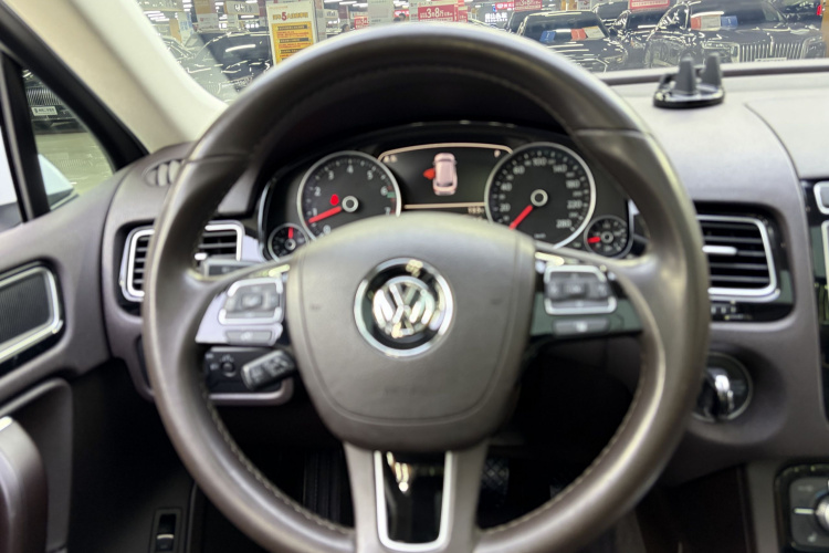 大众 途锐 2015款 3.0TSI 标配型中控内饰7003