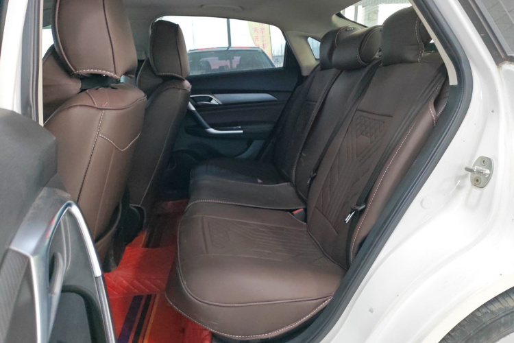 北京汽车 北京U5 2020款 1.5L 手动尊贵版 国VI中控内饰21