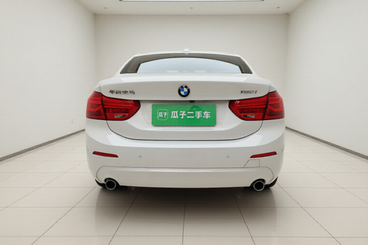 宝马1系 2020款 120i 时尚型车身外观6