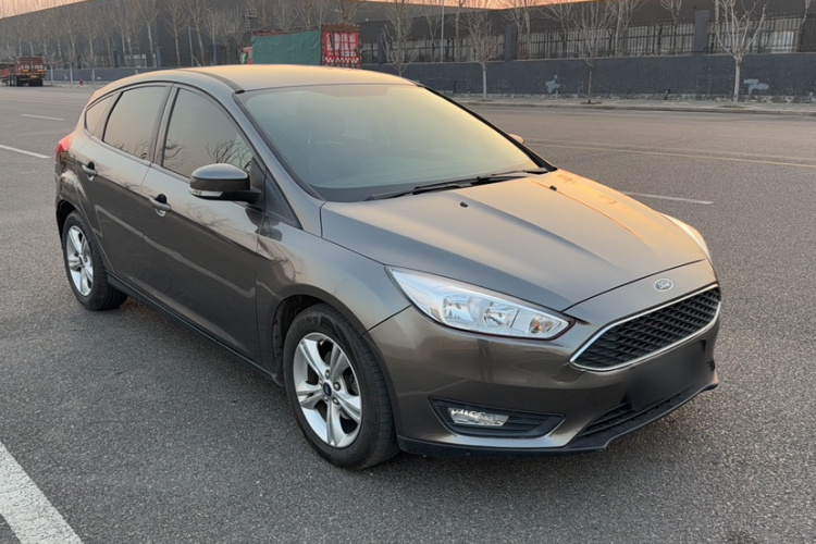 福特 福克斯 2015款 两厢 1.6L 自动舒适型车身外观6001