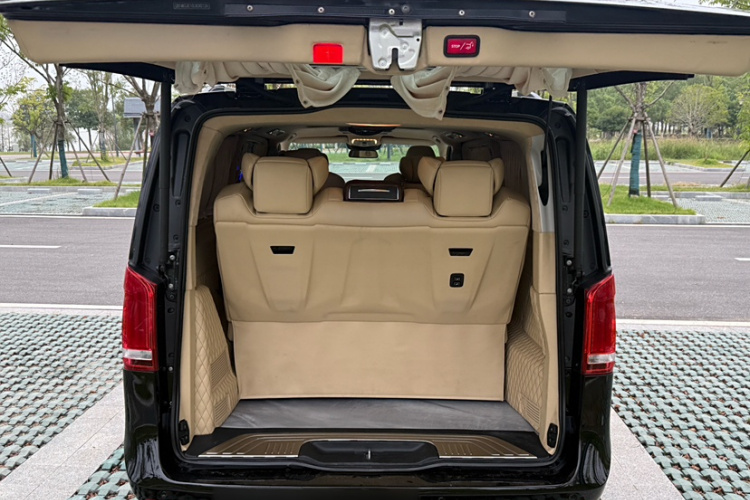 奔驰V级 2018款 V 260 L 尊贵加长版 国VI中控内饰7014