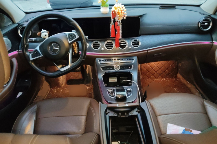 奔驰E级 2017款 E 300 L 运动豪华型中控内饰7002