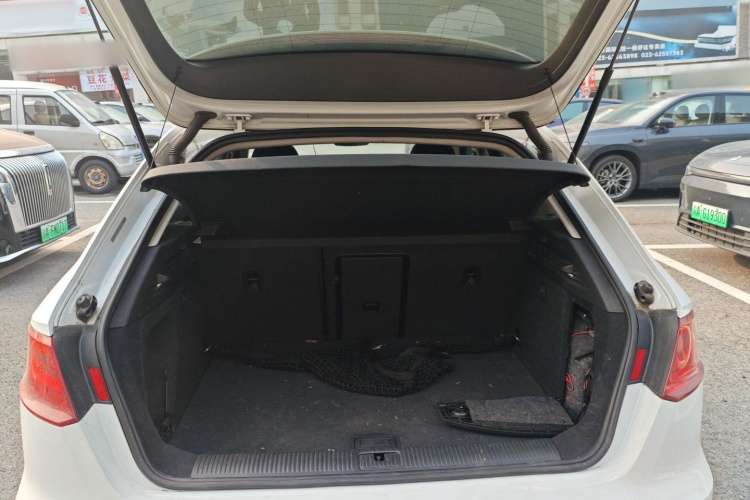 奥迪A3 2016款 Sportback 35 TFSI 风尚型机舱底盘23