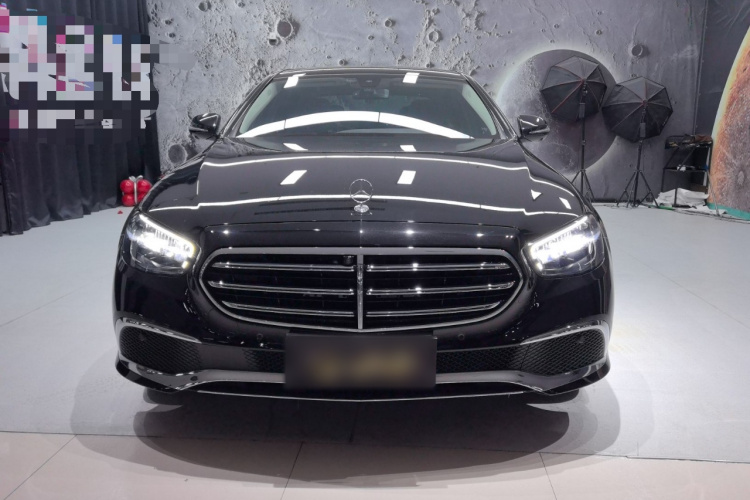 奔驰E级 2023款 改款 E 300 L 时尚型车身外观2