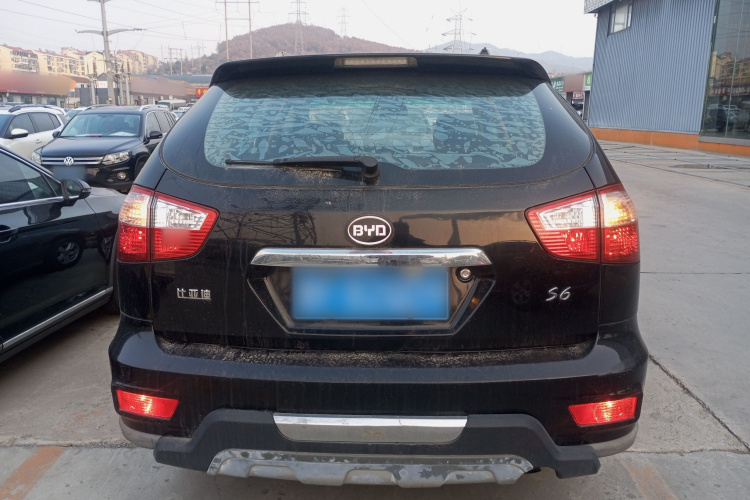 比亚迪S6 2014款 2.0L 手动豪华型 5座车身外观6004