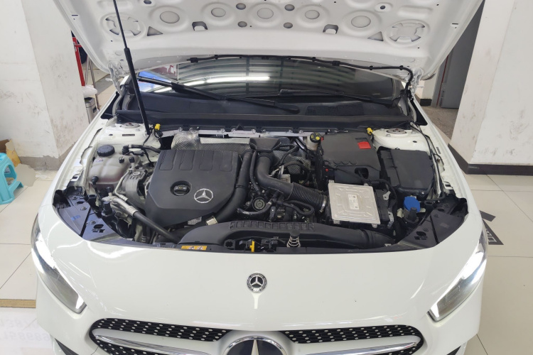 奔驰A级 2020款 改款 A 200 L 运动轿车时尚型机舱底盘24