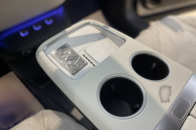 长安启源E07 2025款 纯电 四驱 90kWh Ultra高性能版中控内饰7008