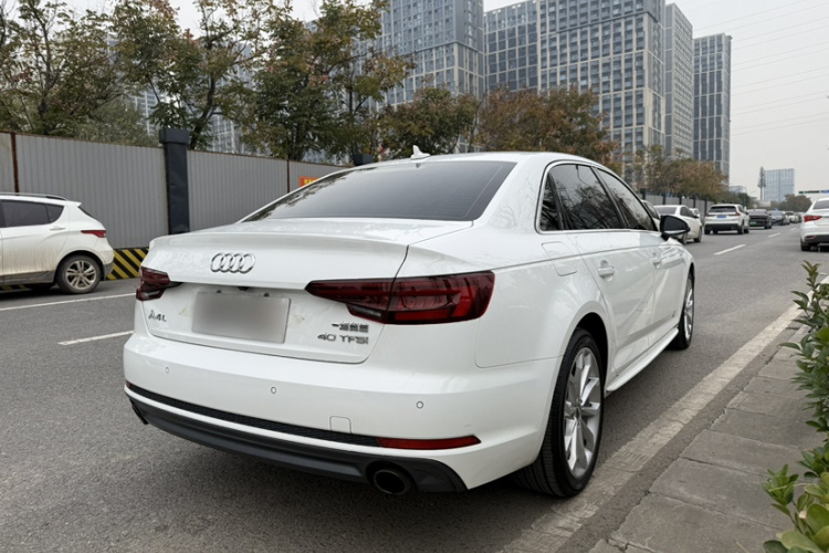 奥迪A4L 2018款 30周年年型 40 TFSI 时尚型车身外观6005