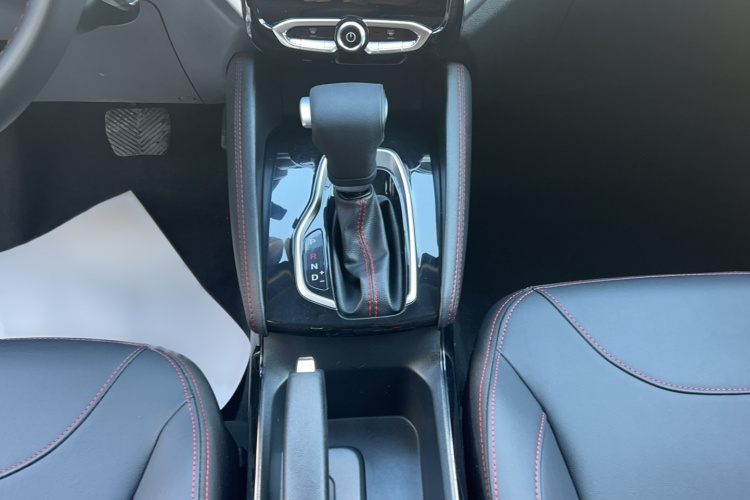 中华V3 2017款 1.5L 自动精英型中控内饰7004