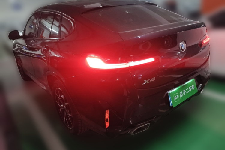 宝马X4 2022款 xDrive 25i M运动套装车身外观5