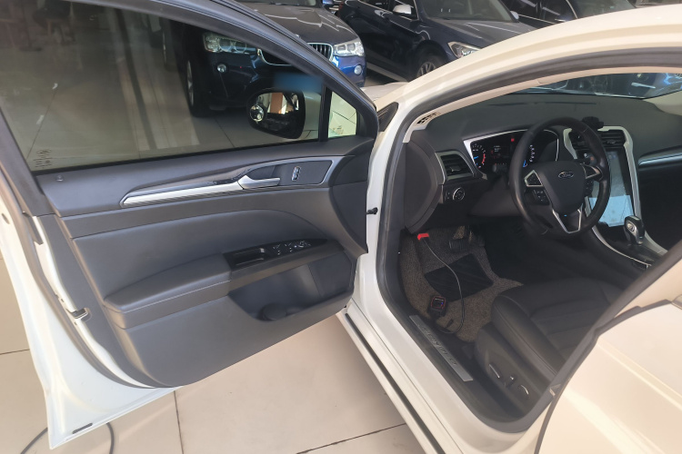 福特 蒙迪欧 2013款 1.5L GTDi180时尚型中控内饰7003