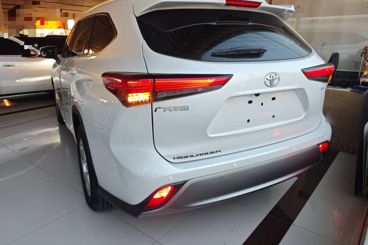 丰田 汉兰达 2024款 2.5L智能电混双擎两驱精英版 5座车身外观6