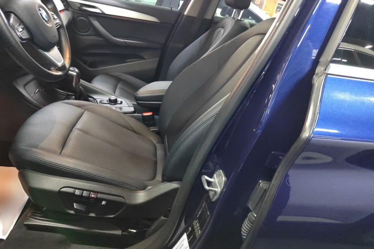 宝马X1 2019款 sDrive20Li 领先型中控内饰19