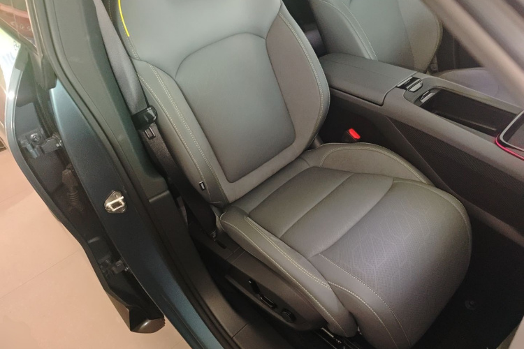 领克08 EM-P 2025款 245km 超长续航Halo局部细节41