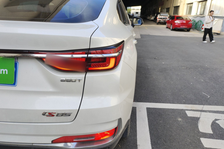 长安CS85 COUPE 2019款 1.5T DCT动版 国VI车身外观9