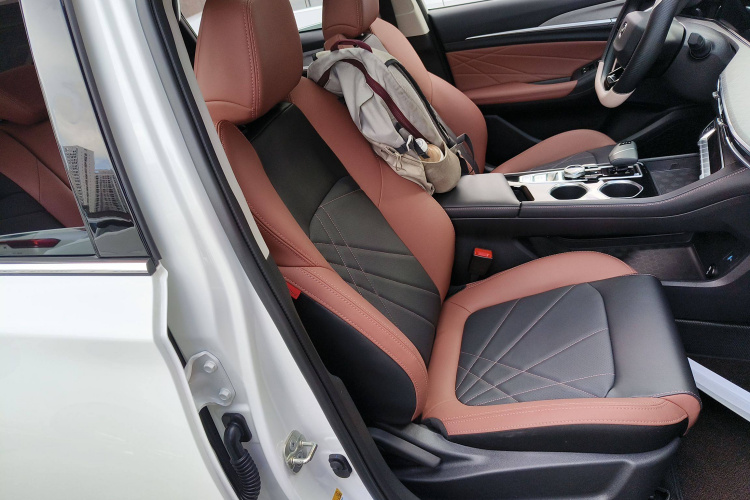 长安 逸动 2024款 PLUS 蓝鲸NE 1.4T GDI DCT高能版中控内饰41