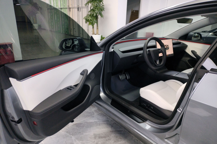 特斯拉 Model 3 2024款 高性能全轮驱动版中控内饰7003