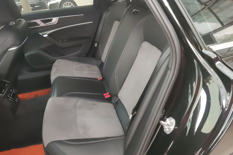 奥迪A6L 2024款 45 TFSI quattro 臻选动感型中控内饰7004
