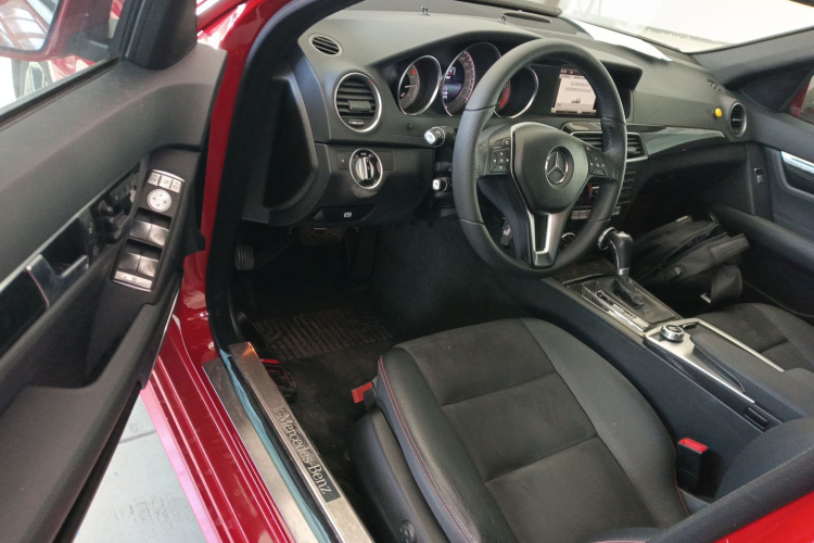 奔驰C级 2013款 C 300 运动型 Grand Edition中控内饰20