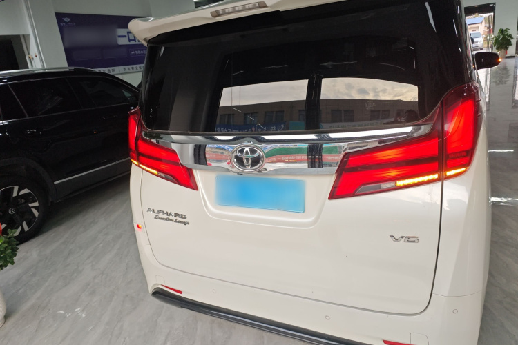 丰田 埃尔法 2018款 改款 3.5L 尊贵版车身外观6