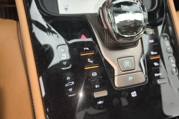 腾势D9 2022款 DM-i 1040 尊贵型局部细节18