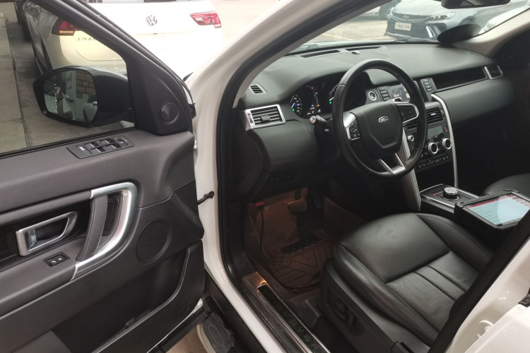 路虎 发现神行 2018款 240PS SE版中控内饰20