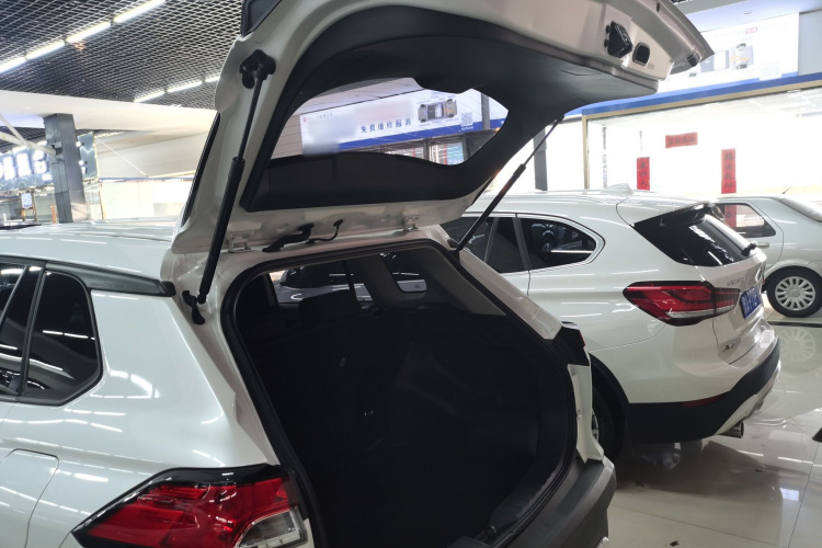 丰田 卡罗拉锐放 2023款 双擎 2.0L 先锋版机舱底盘23