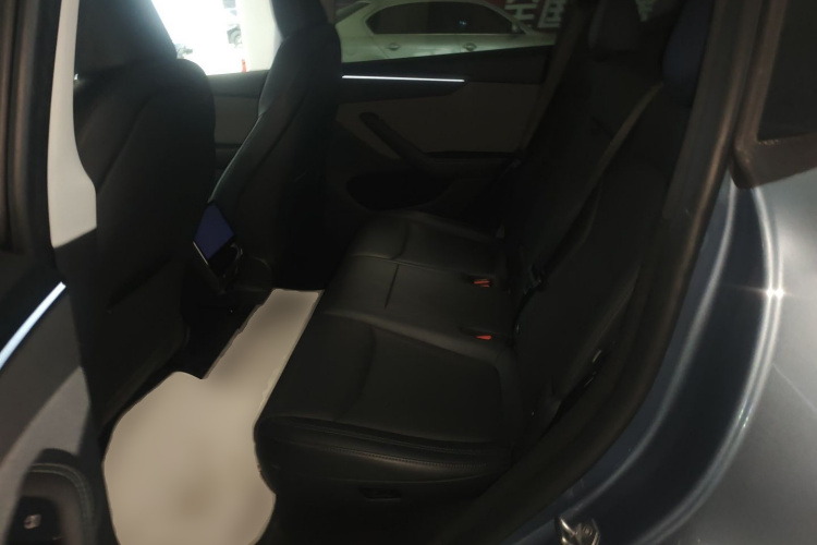 特斯拉 Model Y 2025款 后轮驱动 首发版中控内饰21