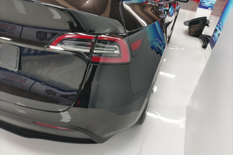 特斯拉 Model Y 2022款 改款 后轮驱动版车身外观9