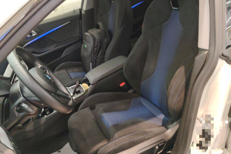 宝马2系(进口) 2023款 225i 四门轿跑车 M运动曜夜套装中控内饰19