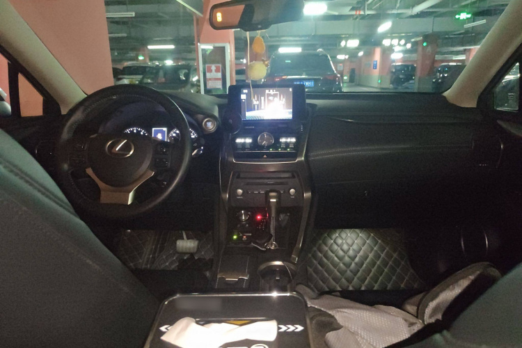 雷克萨斯NX 2018款 200 前驱 锋行版 国V中控内饰7002