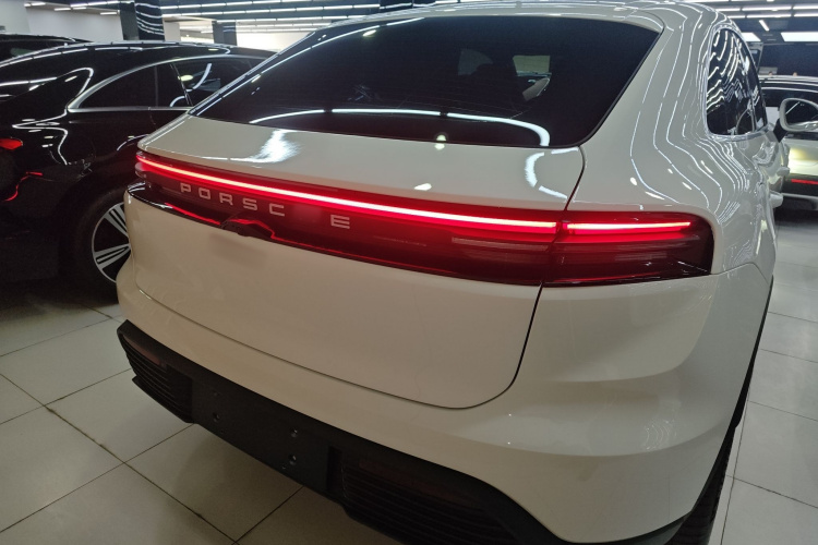 保时捷 Macan新能源 2024款 Macan 长续航版车身外观6