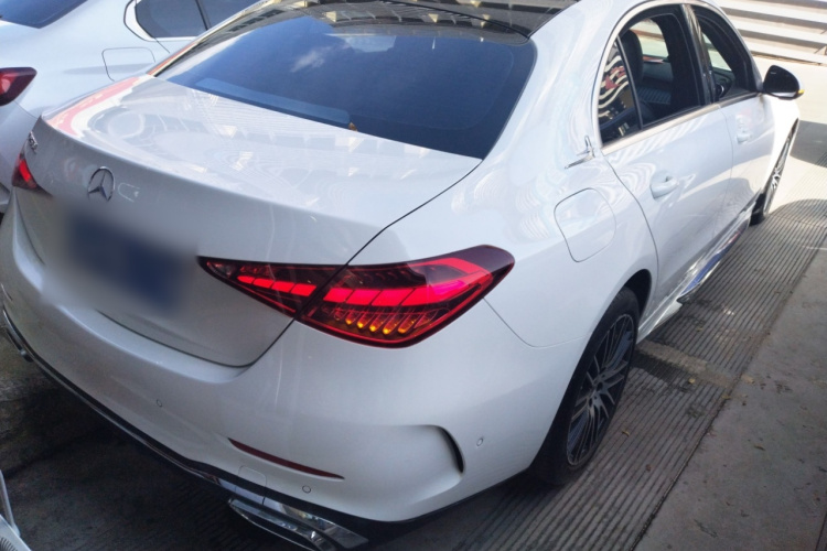 奔驰C级 2023款 改款二 C 260 L 运动版车身外观7
