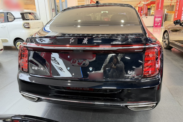 红旗H9 2025款 2.0T 两驱旗享豪华商务版 5座车身外观6004
