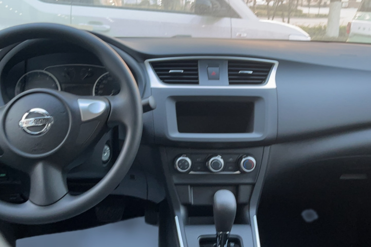 日产 轩逸 2024款 改款三 经典 1.6XE CVT舒适版中控内饰7003
