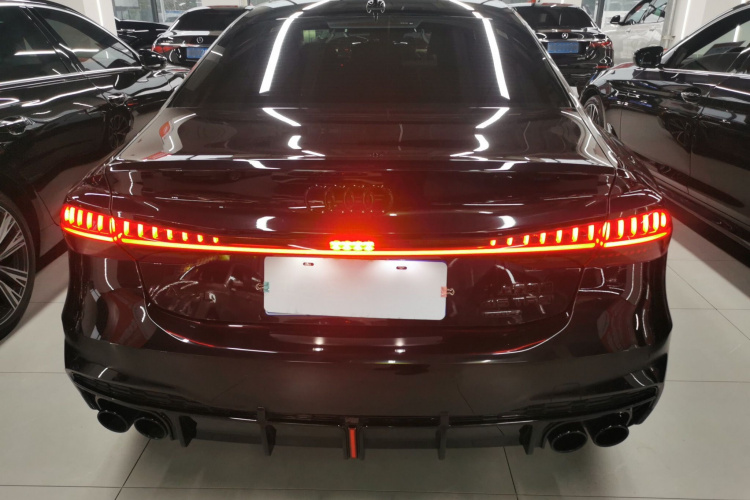 奥迪A7L 2024款 45TFSI S-line 筑梦型 流晶套装车身外观6